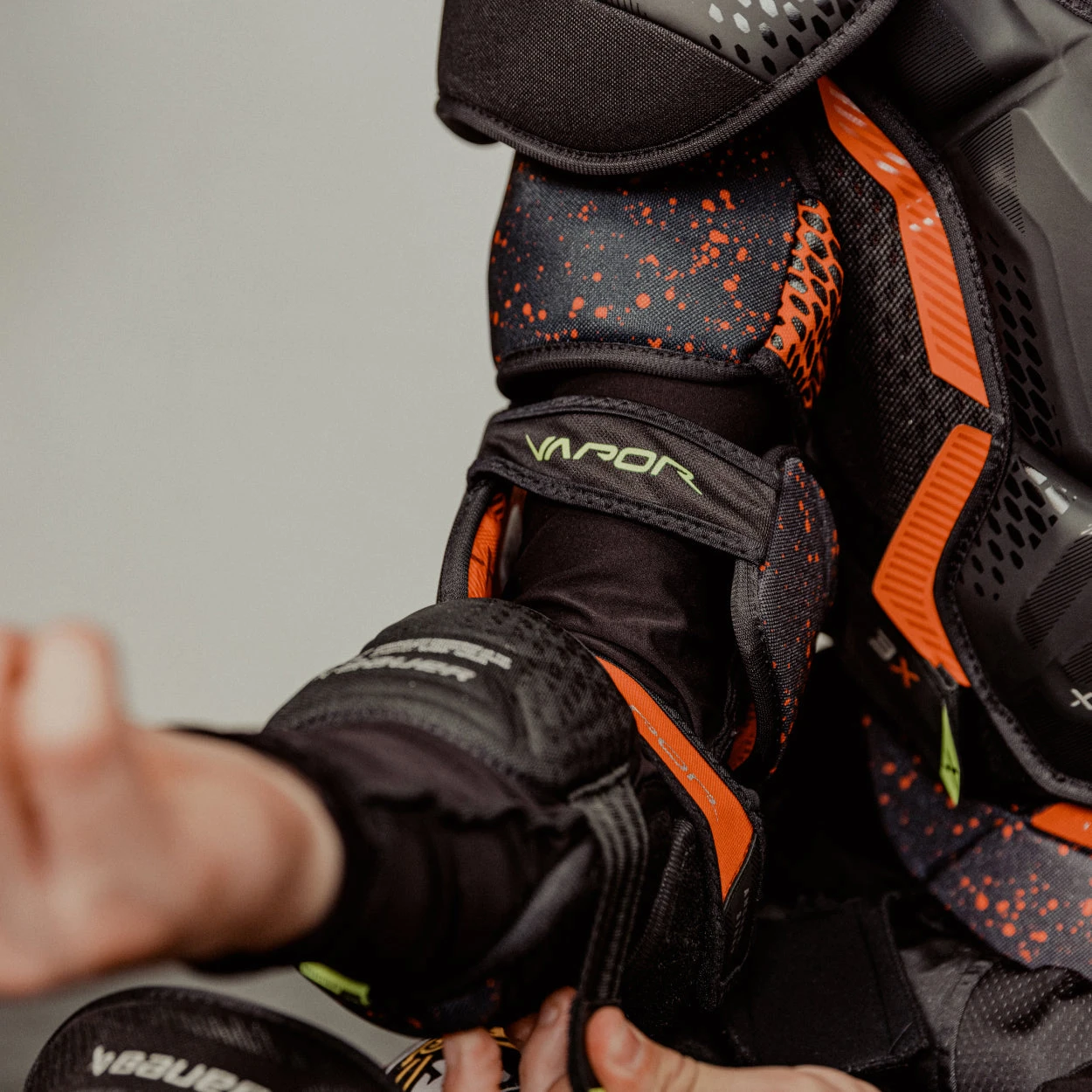 Bauer VAPOR 3X ELBOW PAD INTERMEDIATE 8 Bauer VAPOR 3X ELBOW PAD INTERMEDIATE - Image 6