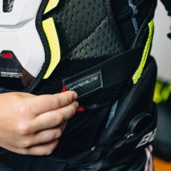 Bauer VAPOR HYPERLITE SHOULDER PADJUNIOR -Bauer 638842 3