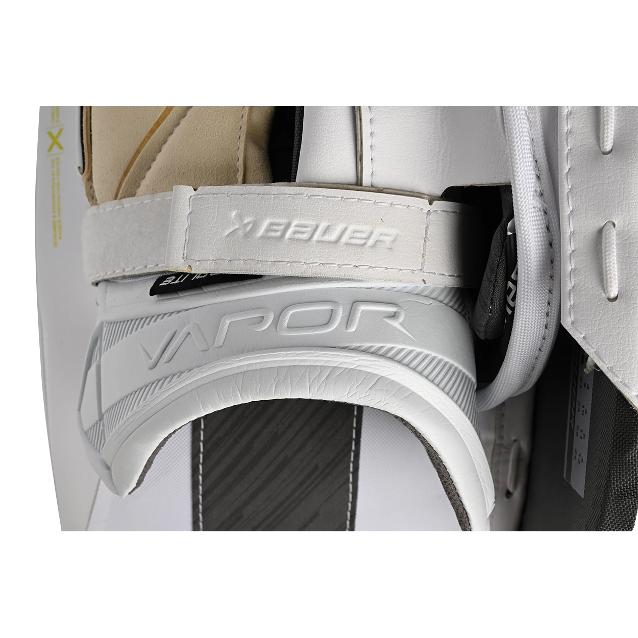 Bauer VAPOR HYPERLITE 2 BLOCKER SENIOR 5 Bauer VAPOR HYPERLITE 2 BLOCKER SENIOR - Image 3